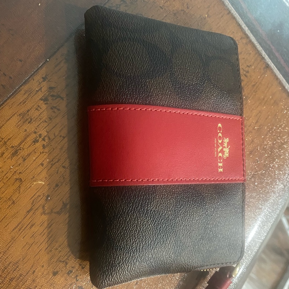 Coach small  zip Wristlet  I have used 1 time, good conditions
